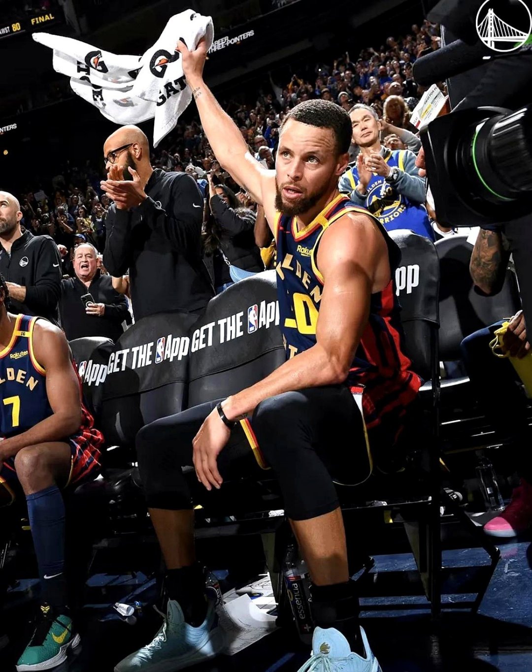 爱游戏手机版-库里重返赛场,爆冷首场状态出色,塞尔维亚队观众沸腾!-爱游戏手机版